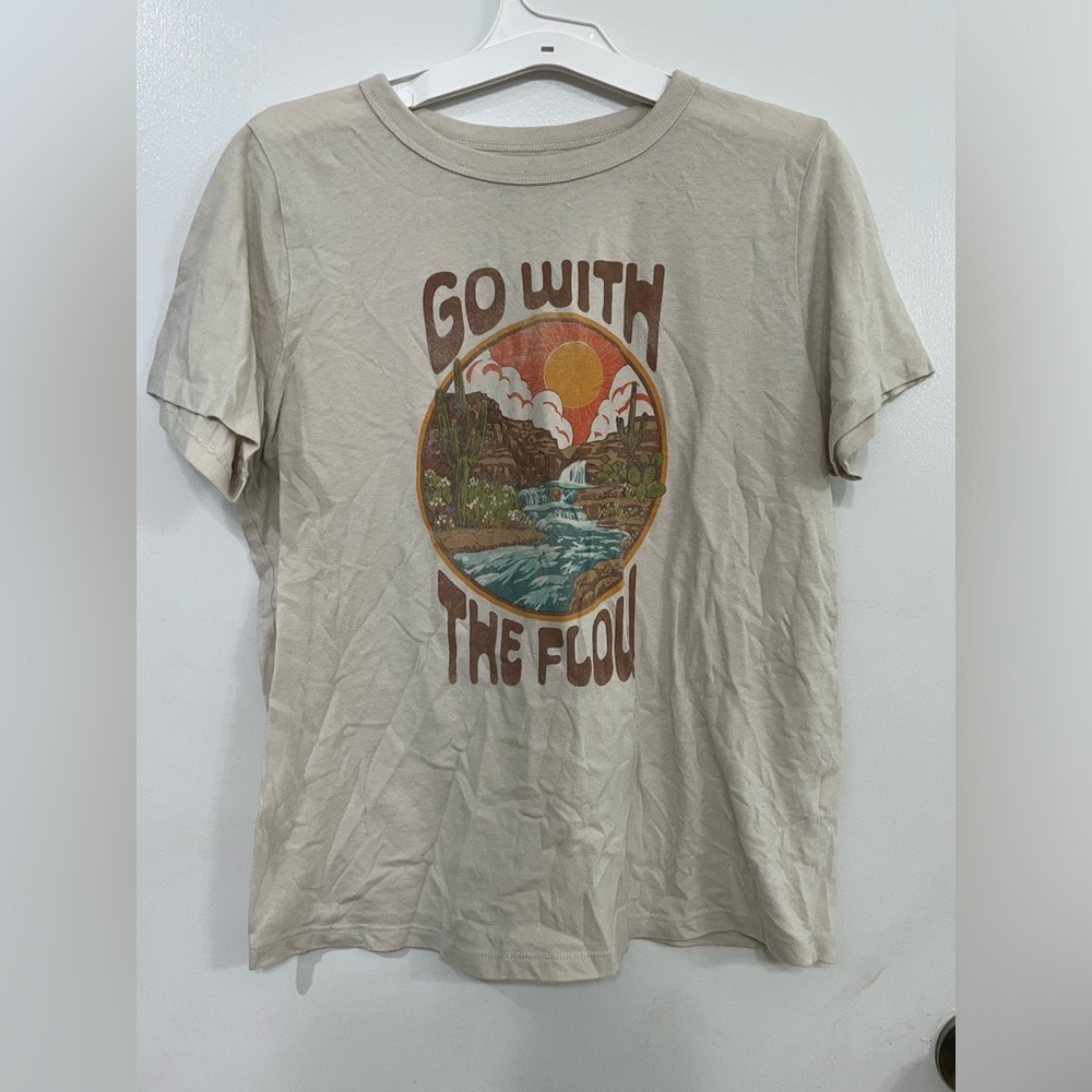 Old Navy Beige Graphic Tee with Nature Scene